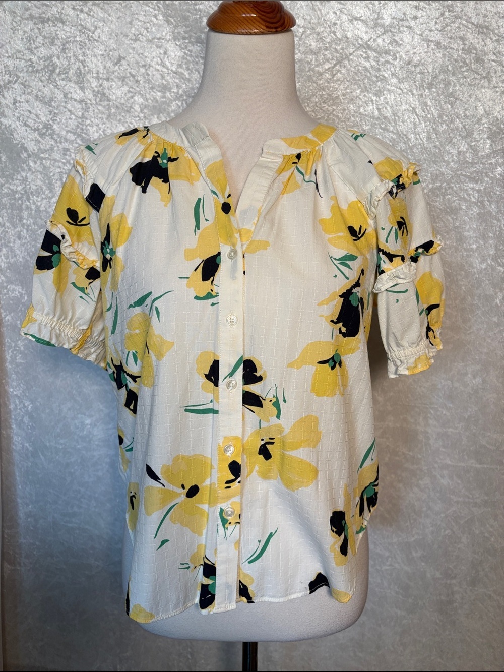 Ann Taylor  Yellow Floral & Green Accents button up  Blouse. Size XS
